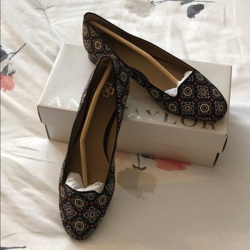 **** SOLD **** Ann Taylor candance printed smoking loafer